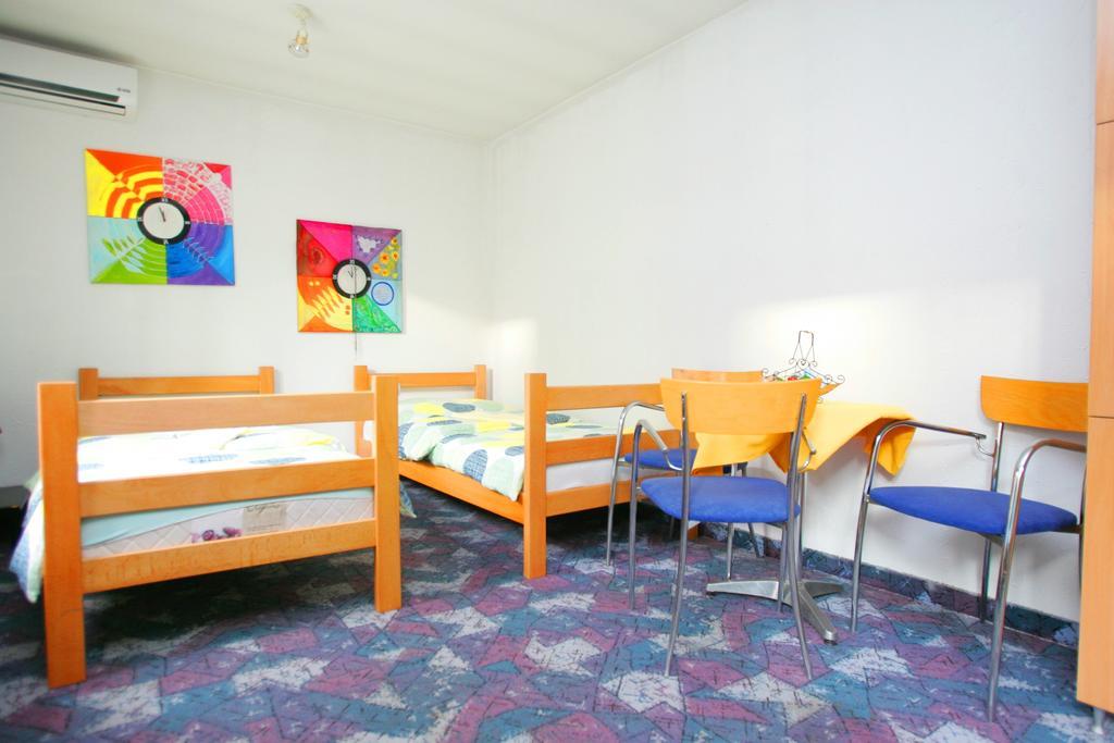 Hostel 021 Novi Sad Pokoj fotografie